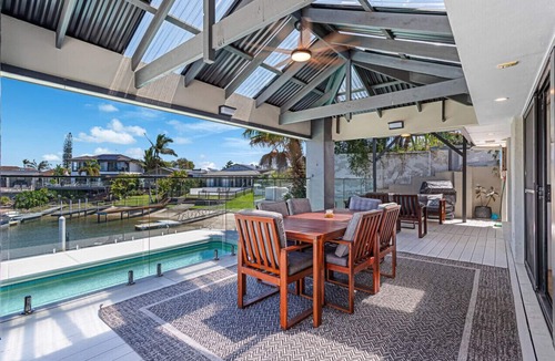 Sorrento House | Luxury Waterside Oasis