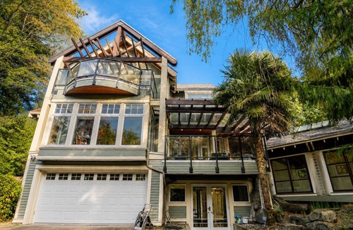 Shaughnessy Villa | Luxury West Side Mansion | Garden Retreat 5 min to Downtown