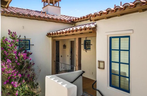 La Quinta Apartment | LV216 Upstairs 2 Bedroom Legacy Villas Lock-Off