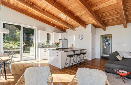 Cazadero House | Magic Madrone-Enchanting Retreat w/Stunning Valley Views! HtTb/WiFi
