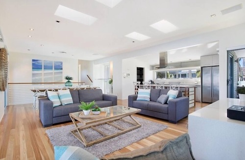 Surfers Paradise House | Magical Water Views for the whole family