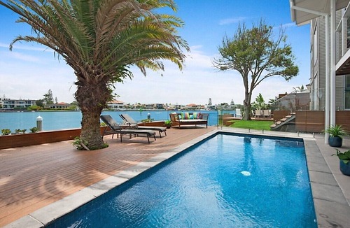 Surfers Paradise House | Magical Water Views for the whole family