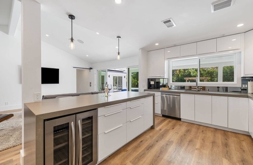 Magnesia Falls Cove House | Magnesia Falls Cove, Newly Remodeled, Large Yard, Pool, Spa, Fire Feature, Mountain Views