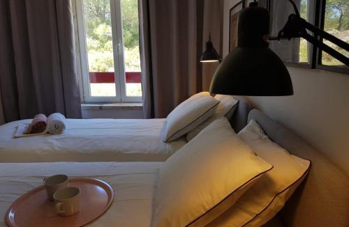 Magoito Apartment | Magoito Beach-Beautiful Walkways and Fossil Cliffs
