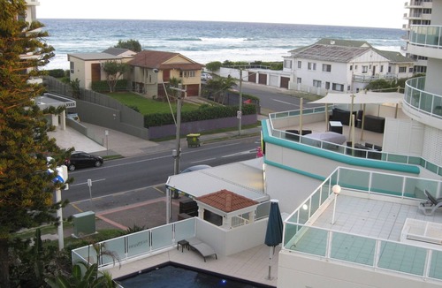 Main Beach Apartment | Main Beach Pde, Main Beach - Perfect holiday location