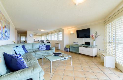 Main Beach Apartment | Main Beach Waterfront Apartment