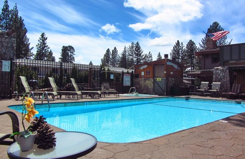Lakeside Park Villa | Main House, 2 bdrm, 1 1/2 bath, Game room, Pool Table, Spa, Kitchen