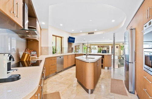 Southport House | Main River Grandeur Mansion, 4 Bed, Pool & Sauna