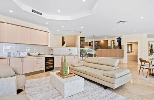 Southport House | Main River Grandeur Mansion, 4 Bed, Pool & Sauna