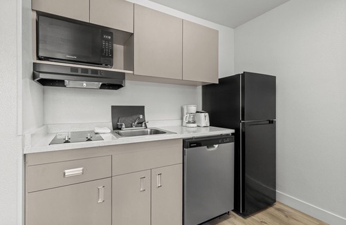 Paradise Hotel | MainStay Suites Las Vegas Flamingo
