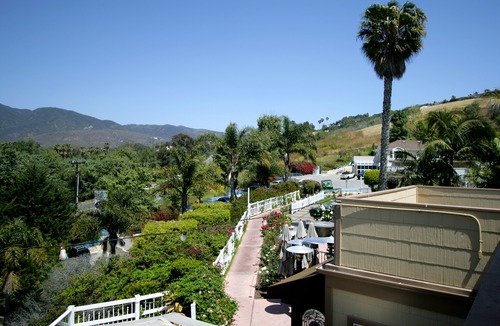 Central Malibu Hotel | Malibu Country Inn