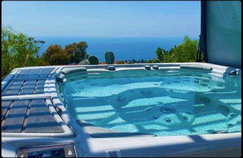 Malibu Villa | Malibu Glass House: Architectural w 180deg Views