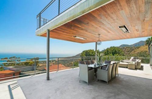 Malibu Villa | Malibu Glass House: Architectural w 180deg Views