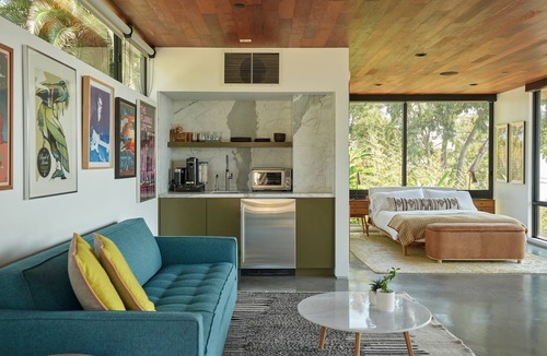 Eastern Malibu House | Malibu Mid-Century Modern Studio with Ocean Views