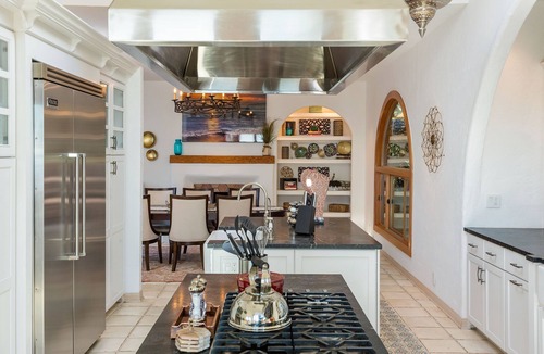 Western Malibu House | Malibu ocean view private gated house steps down to the quiet Broad Beach