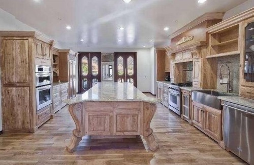 Central Malibu Villa | Malibu Tuscany Paradise w/Pool/Villa Spacious in private gated neighborhoodn