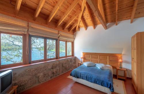 Santa Comba Dao House | Mansion in Dão Valley by River Beach