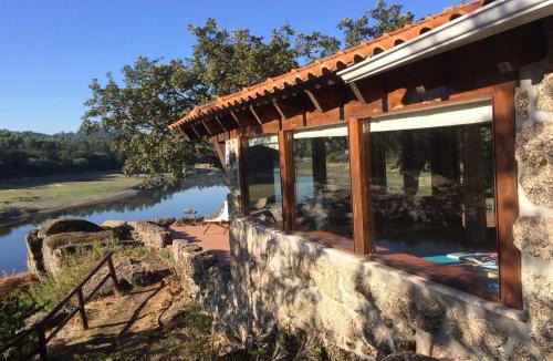 Santa Comba Dao House | Mansion in Dão Valley by River Beach