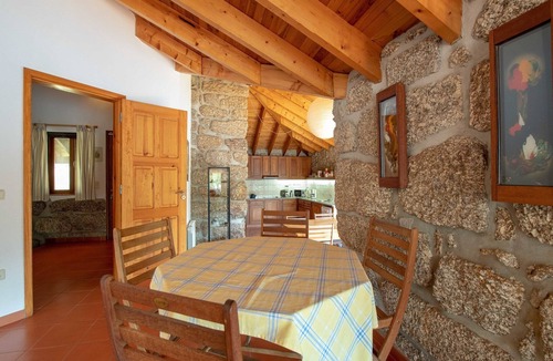 Santa Comba Dao Villa | Mansion in Dão Valley by River Beach