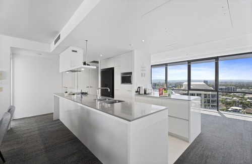 Surfers Paradise Apartment | mantra circle on cavill level ocean and river veiw amazing veiws & city centre
