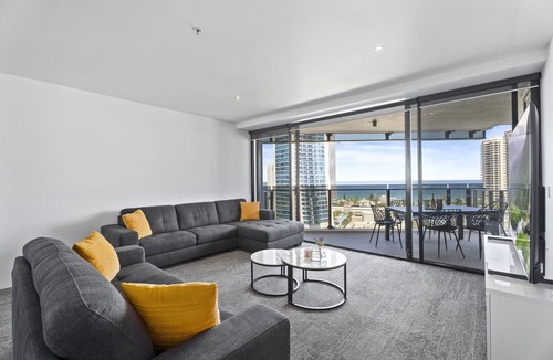 Surfers Paradise Apartment | mantra circle on cavill level ocean and river veiw amazing veiws & city centre