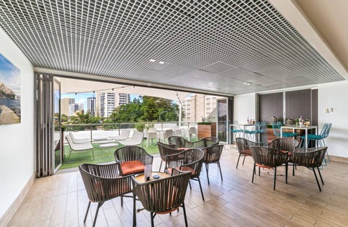 Surfers Paradise Apartment | Mantra on View : Surfer's Paradise by Ready Set Stay - Linen, Unlimited WiFi