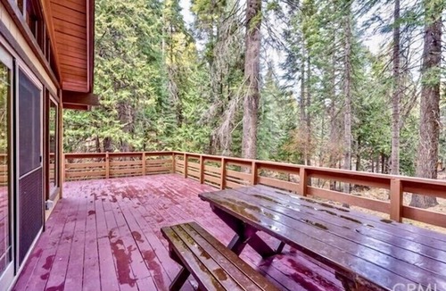 Fish Camp Cabin | ManVee Lodge at Yosemite - Just 2 miles from the south gate entrance to Yosemite