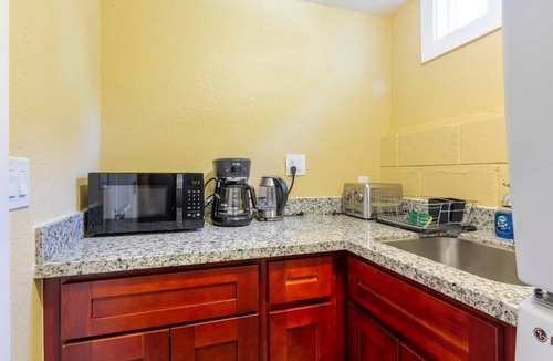 Northside Apartment | Marbella Lane - 2BR Cozy Lwrlvl in Dtwn SJ