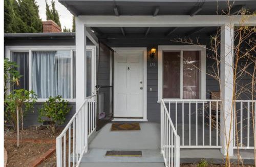 Redwood City House | Marbella Lane - 3BR House DTWN RWC Parking