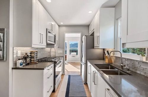 Park Pacifica House | @ Marbella Lane - Chic Abode w/Mountain Skyline