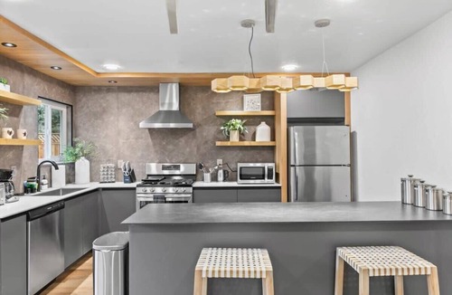Hathaway House | Marbella Lane - Modern 3BROasis in SiliconValley