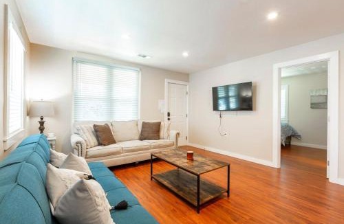 Northside House | Marbella Lane-Spacious 5BR Ideal for Biz & Families in SJ