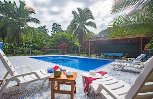 Cocles House | Margarita- Family House with Pool & AC near Cocles Beach