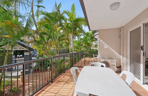 Labrador Apartment | Marine Parade Beach Getaway - Family Friendly
