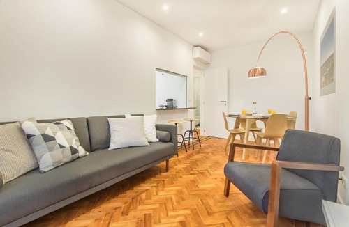 Santo Antonio Apartment | Marquês de Pombal Metropolitan Flat