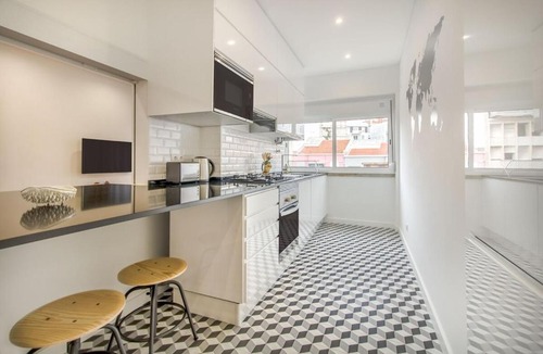 Santo Antonio Apartment | Marquês de Pombal Metropolitan Flat