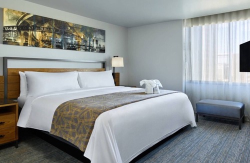 Civic Core Resort | Marriott's Vacation Club Pulse, San Diego King Suite - City view
