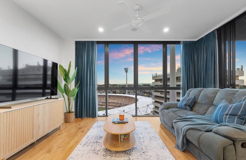 Woolloongabba Apartment | Massive Stadium View | 2BR | Free Parking|CBD