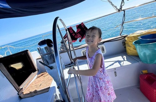 Wailoloa Boat Rental | Master Cabin Bed Room in Yailing Yacht(can sleep two)
