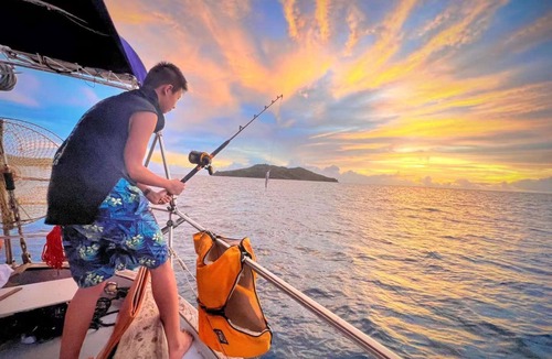 Wailoloa Boat Rental | Master Cabin Bed Room in Yailing Yacht(can sleep two)