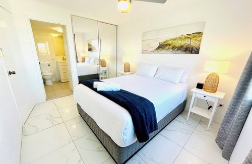 Gold Coast Apartment | Mattys BNB by the Beach 2 Bed/2 Bath apt With Pool, spa & Free Parking