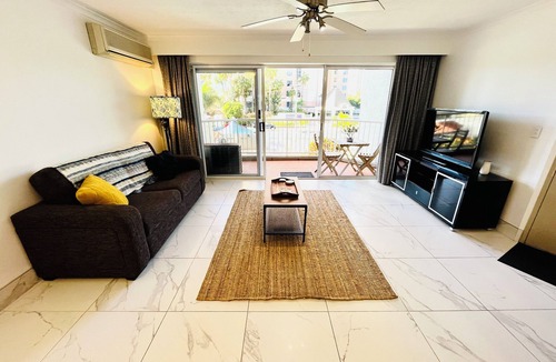 Gold Coast Apartment | Mattys BNB by the Beach 2 Bed/2 Bath apt With Pool, spa & Free Parking