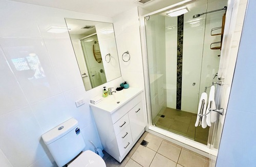 Gold Coast Apartment | Mattys BNB by the Beach 2 Bed/2 Bath apt With Pool, spa & Free Parking