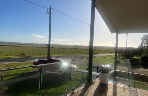 Venus Bay House | Meadow Lees - Linen, Wi-Fi, Pet Friendly