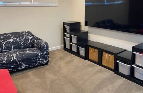 Pimpama House | Melville · 5 brm Luxury Family Home, Close to Theme Parks, Golf Club, Beaches