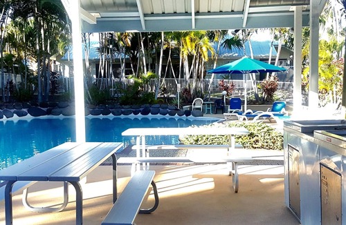 Mermaid Beach Villa | Mermaid Beach 5 min stroll! Pacific Fair 8 min! Ground level, private.