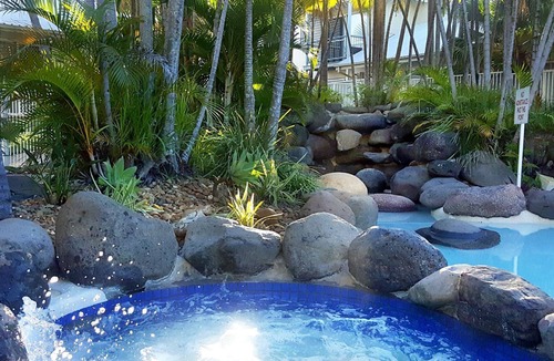 Mermaid Beach Villa | Mermaid Beach 5 min stroll! Pacific Fair 8 min! Ground level, private.