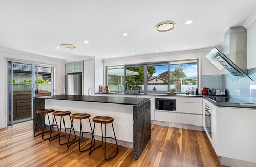 Mermaid Waters House | Mermaid Waters Waterfront Hideaway