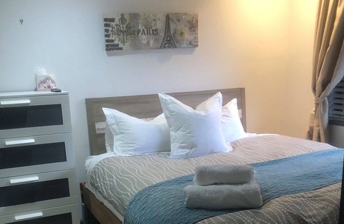Mermaid Waters House | Mermaid Waters, Gold Coast Holiday Home + Private Pool