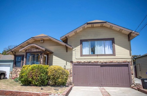 Belding Woods House | Mex Eats Nearby, Spacious Family Home!